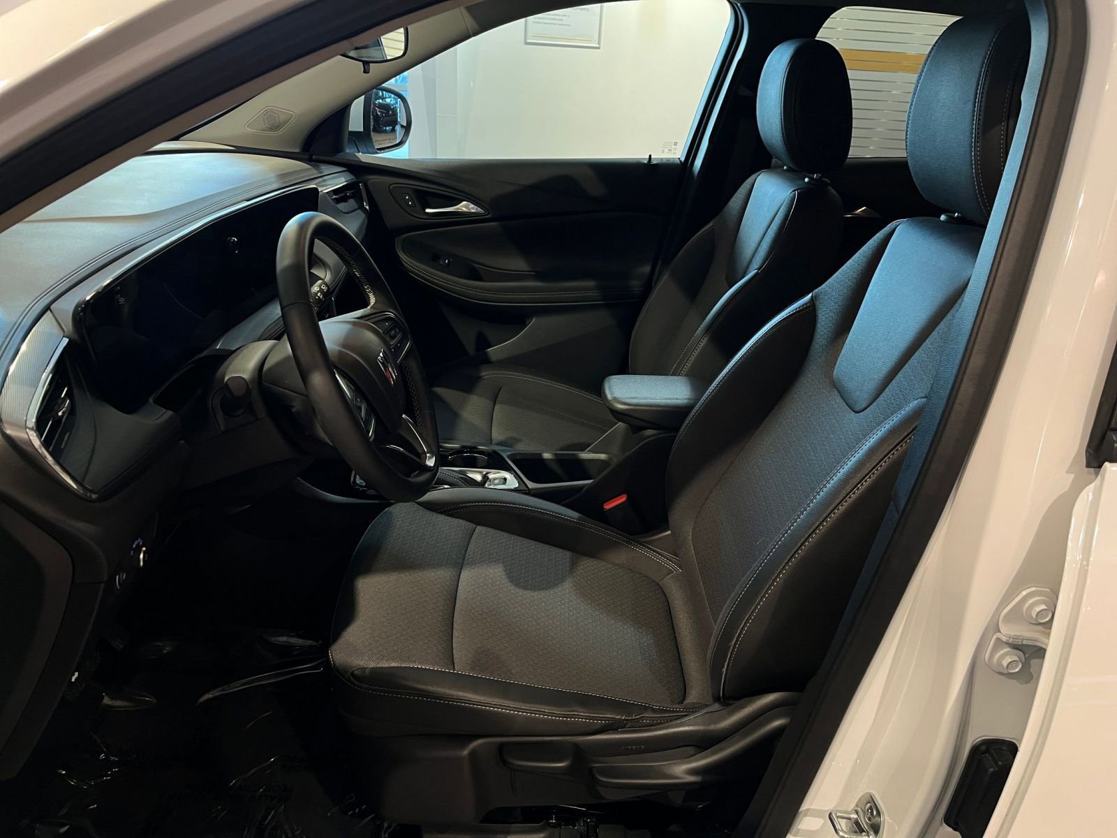 Thumbnail: 2025 Buick Encore GX - 27