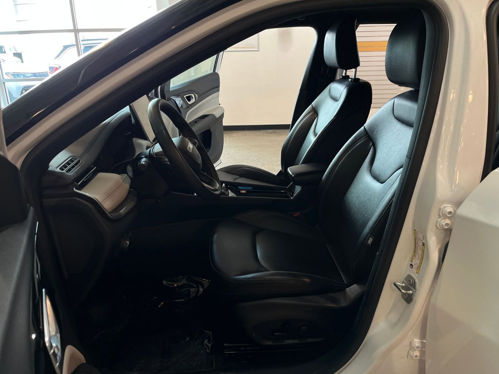 Thumbnail: 2025 Jeep Compass - 27