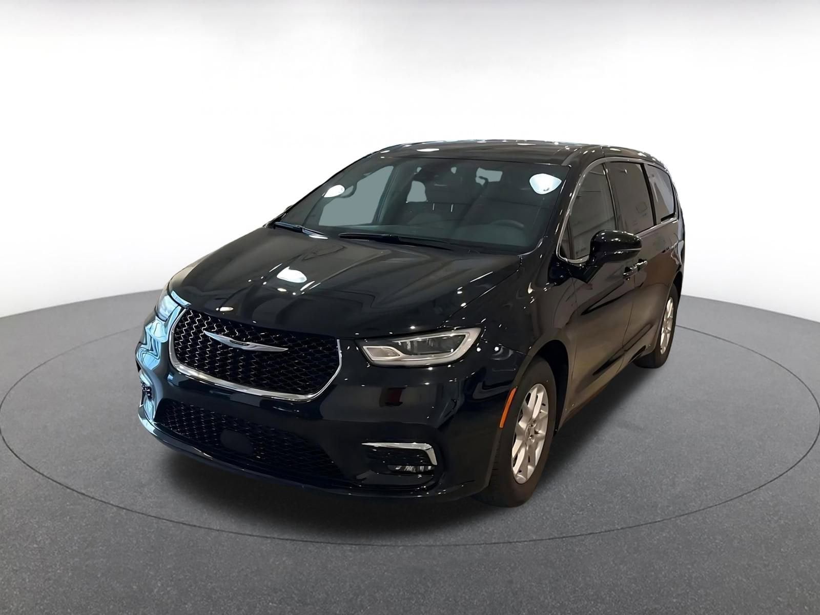 Thumbnail: 2025 Chrysler Pacifica - 7