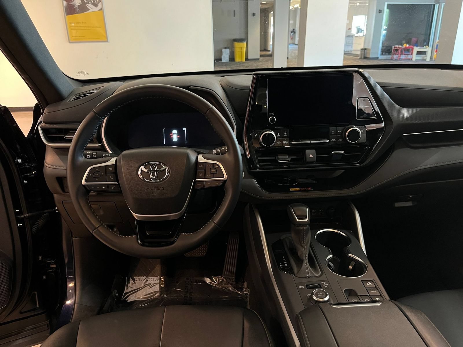 Thumbnail: 2025 Toyota Highlander - 32