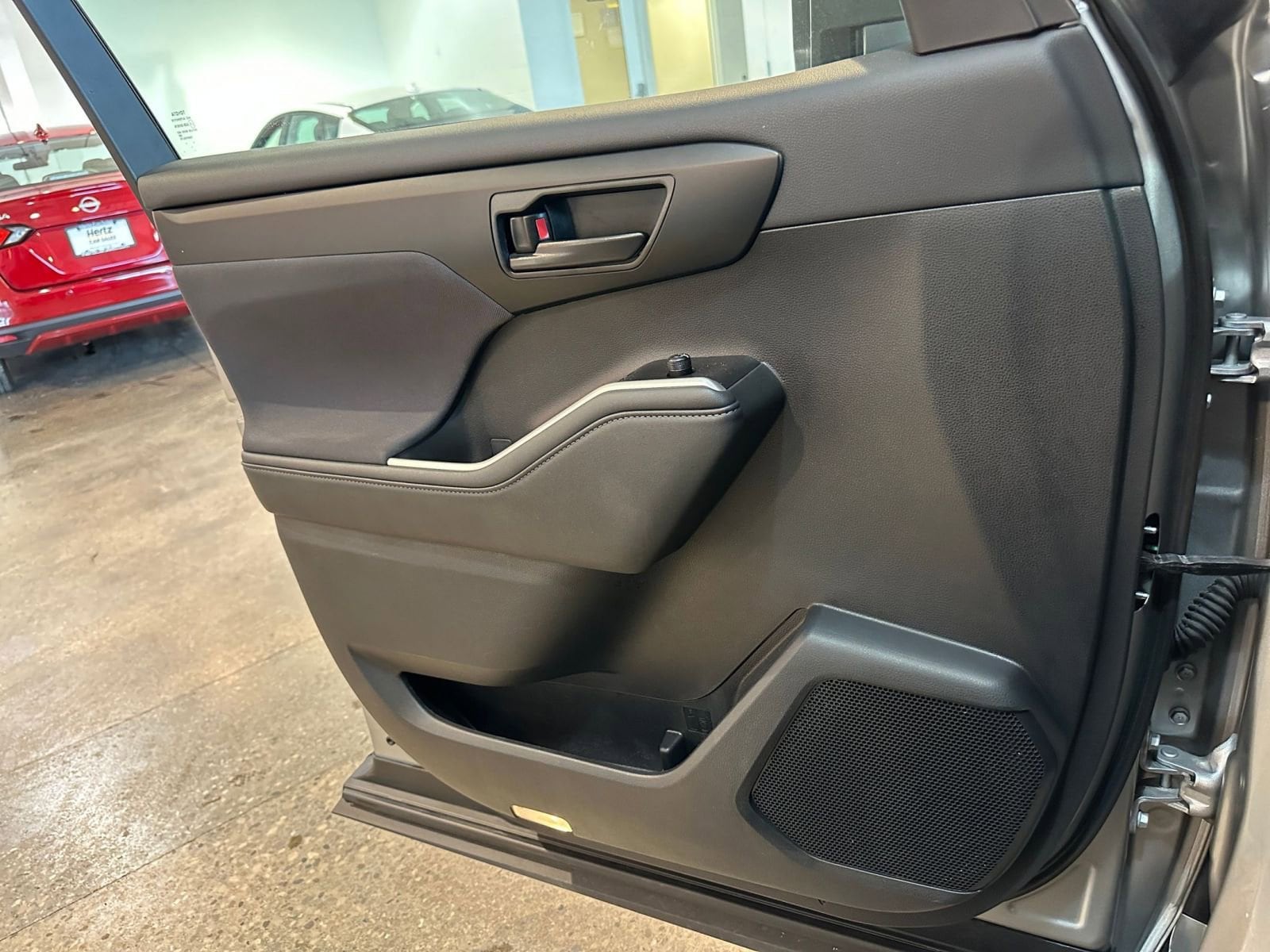 Thumbnail: 2025 Toyota Highlander - 18