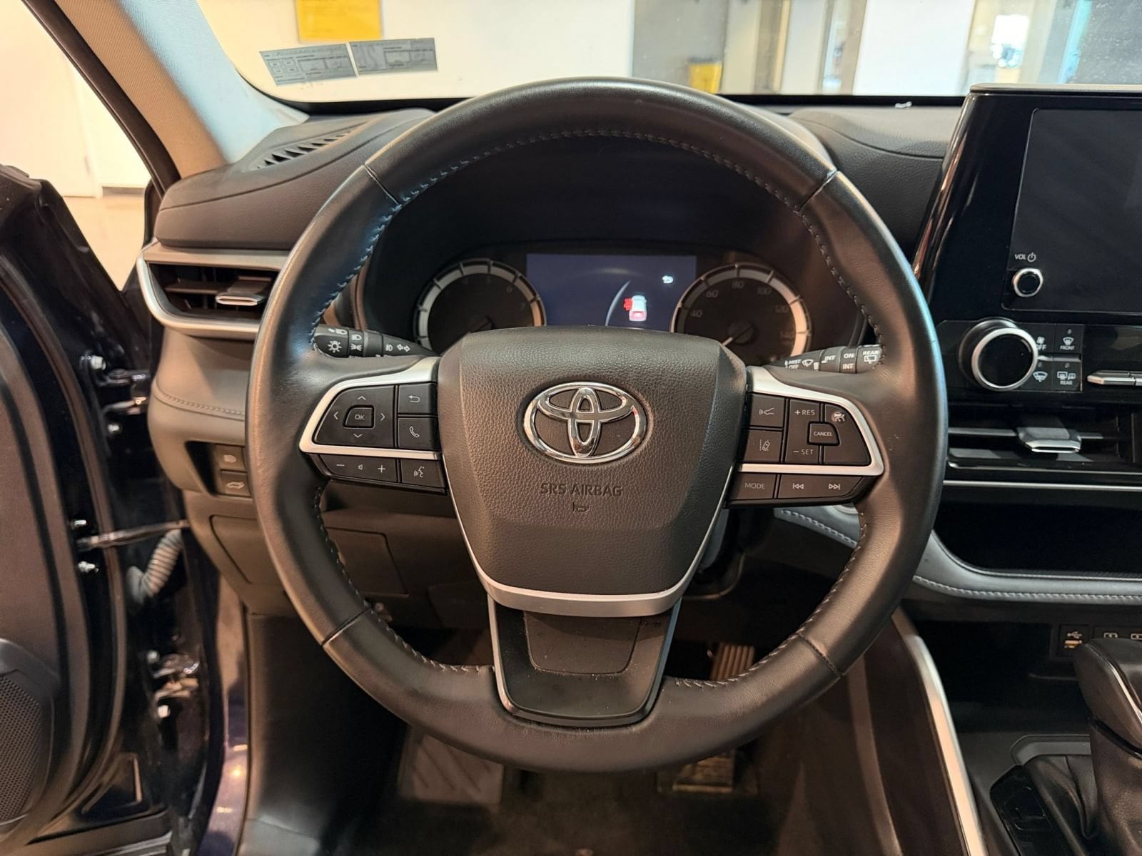 Thumbnail: 2025 Toyota Highlander - 29