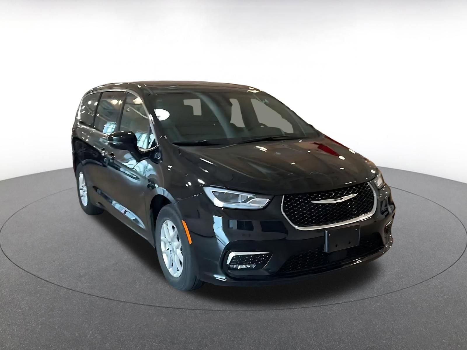 Thumbnail: 2025 Chrysler Pacifica - 3