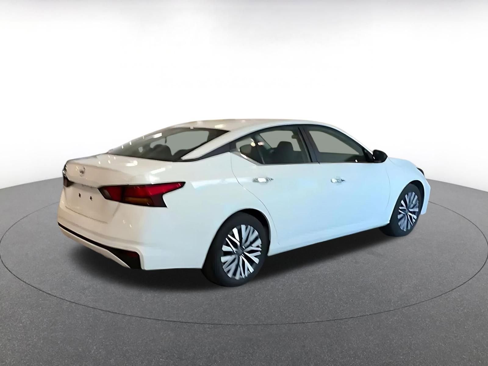 Thumbnail: 2025 Nissan Altima - 11