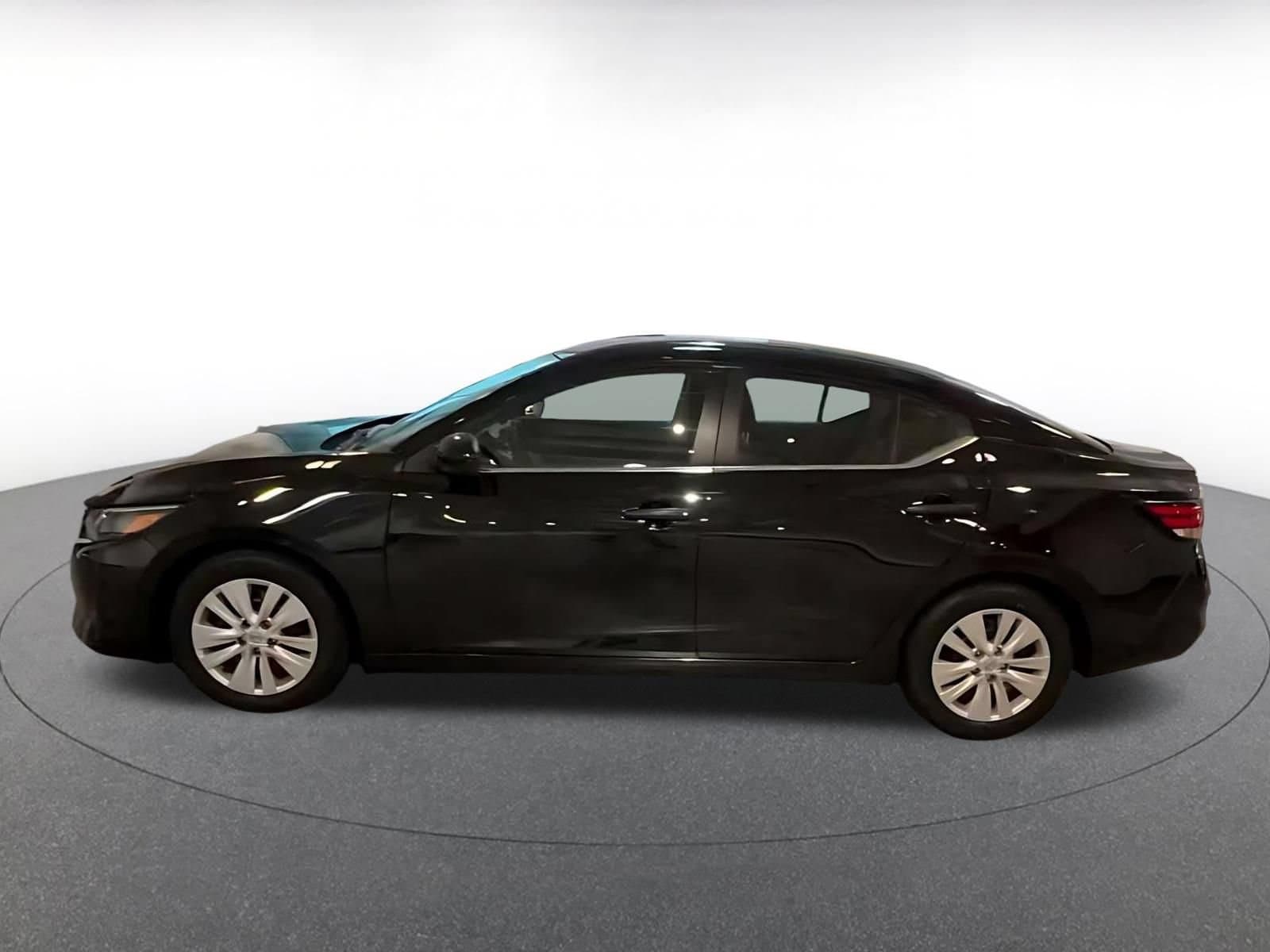 Thumbnail: 2025 Nissan Sentra - 9