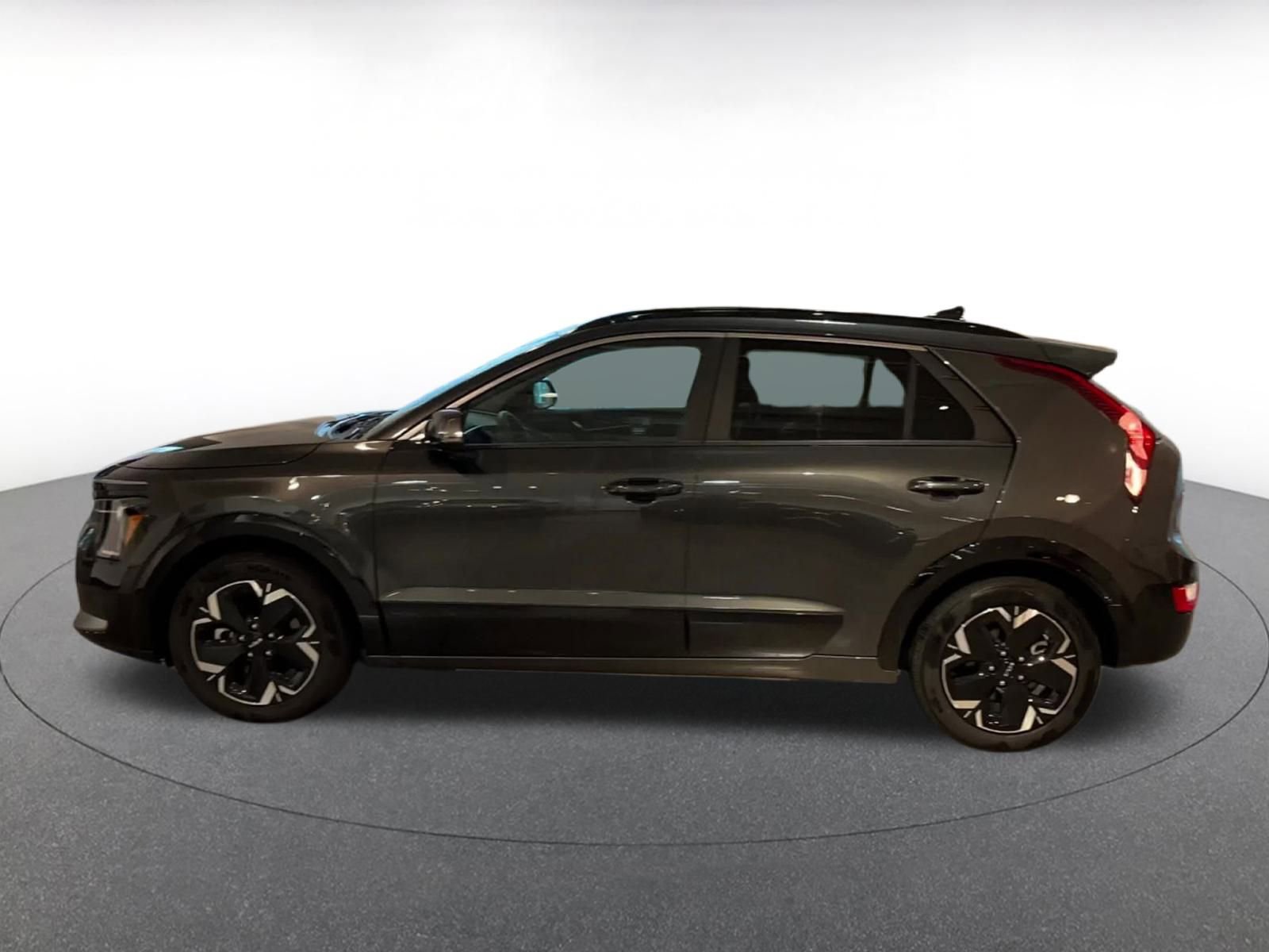 Thumbnail: 2023 Kia Niro - 9