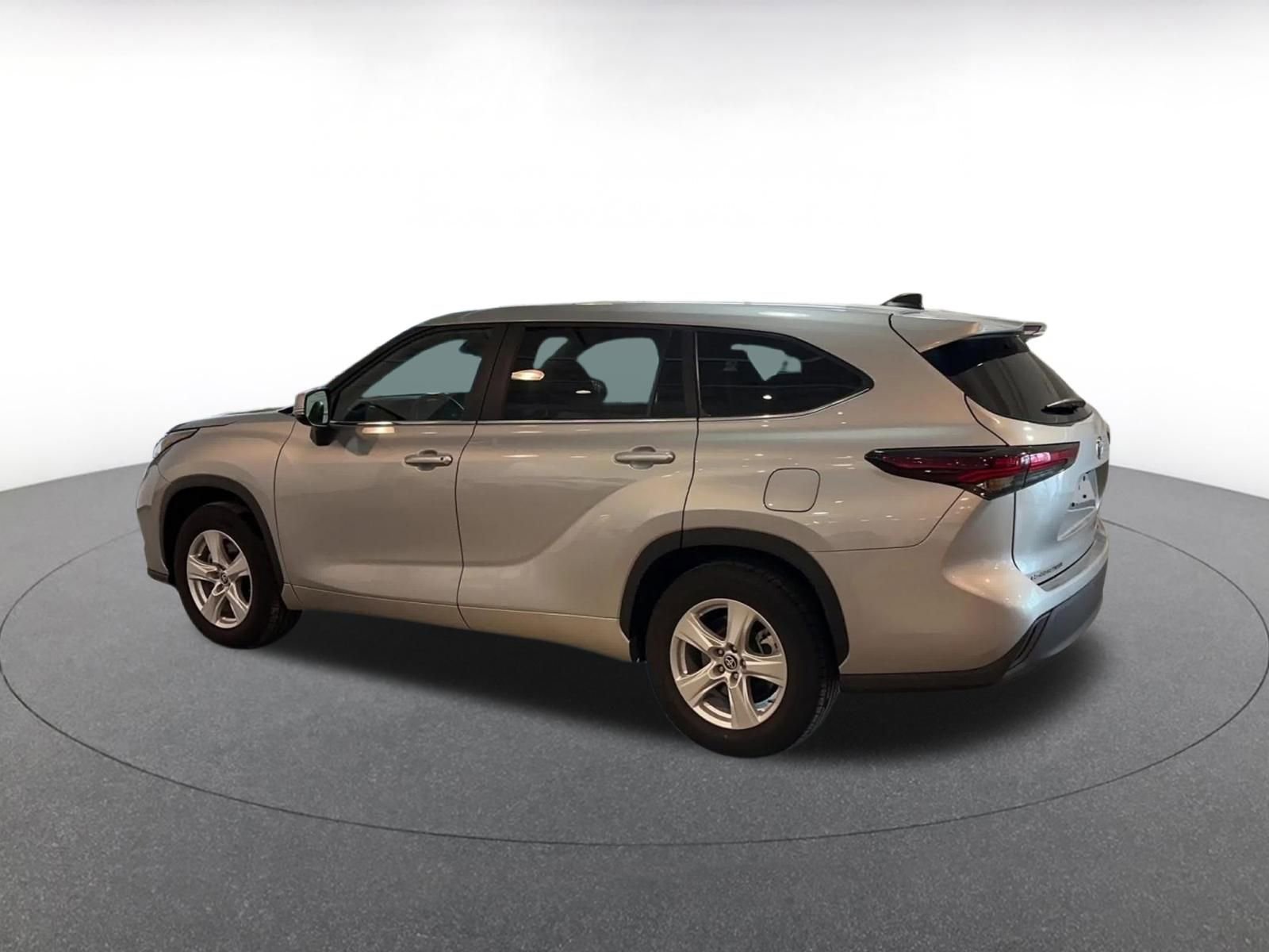 Thumbnail: 2025 Toyota Highlander - 10