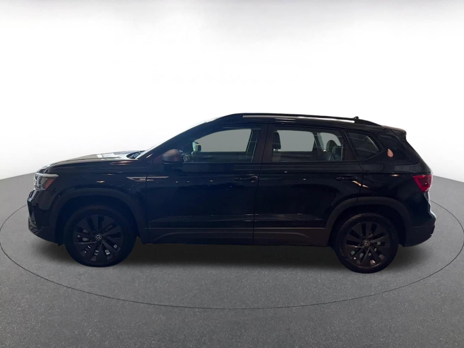 Thumbnail: 2024 Volkswagen Taos - 9