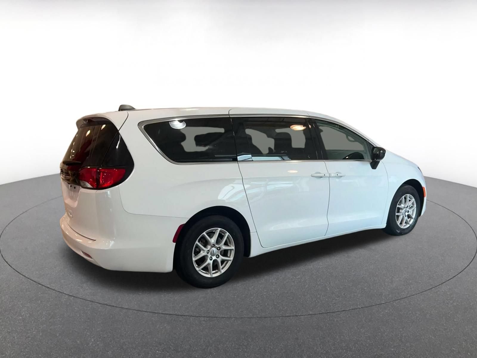 Thumbnail: 2024 Chrysler Voyager - 14