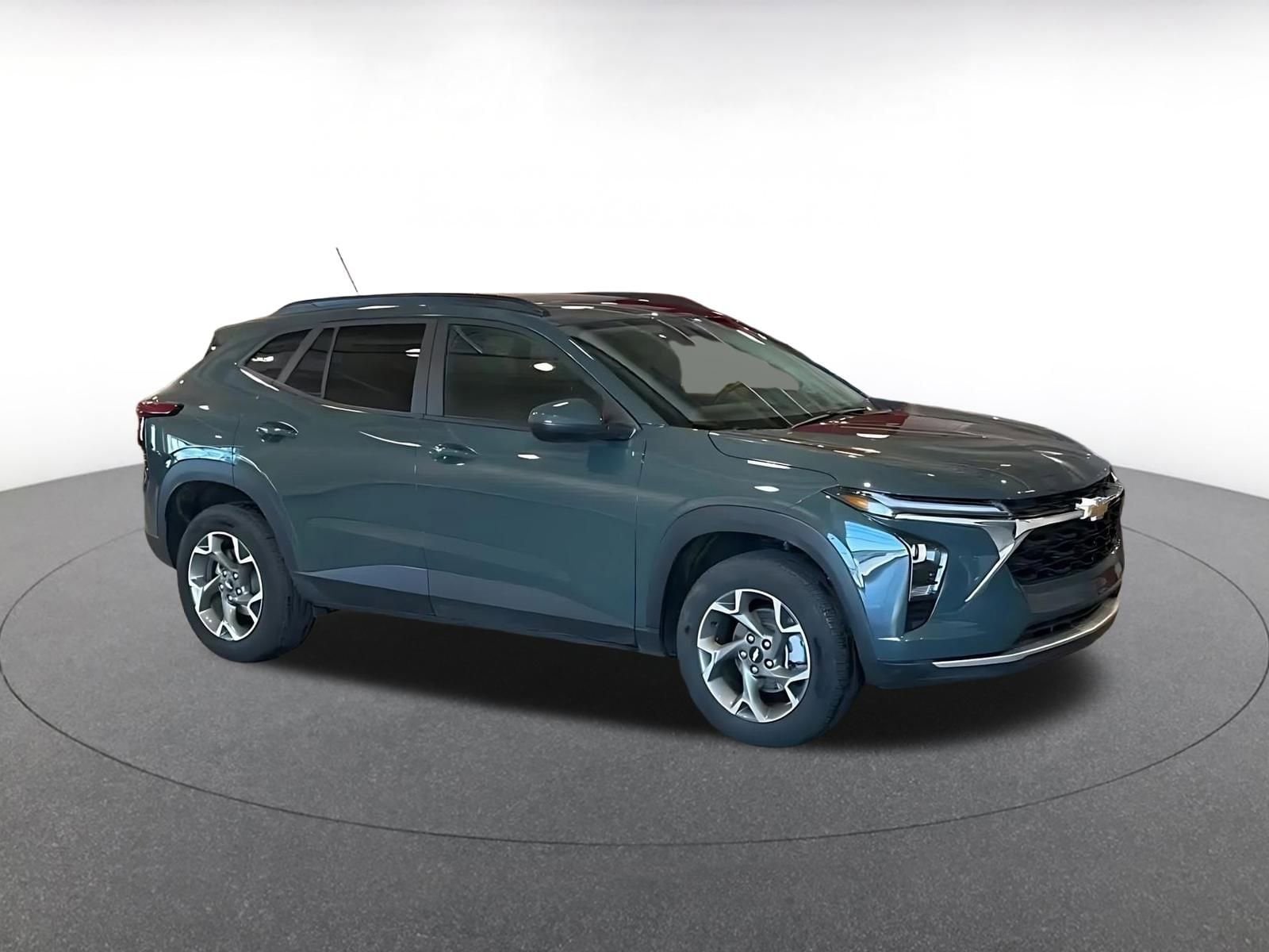 Thumbnail: 2025 Chevrolet Trax - 2