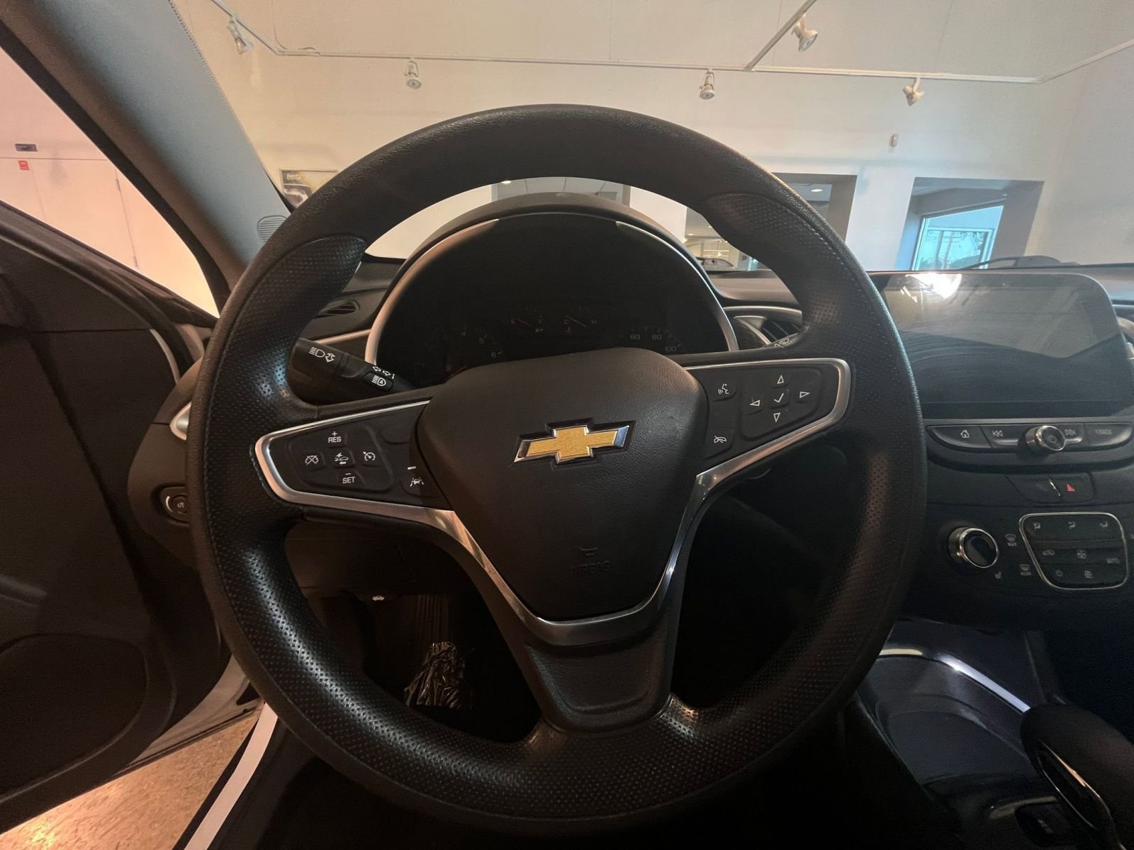 Thumbnail: 2023 Chevrolet Malibu - 28