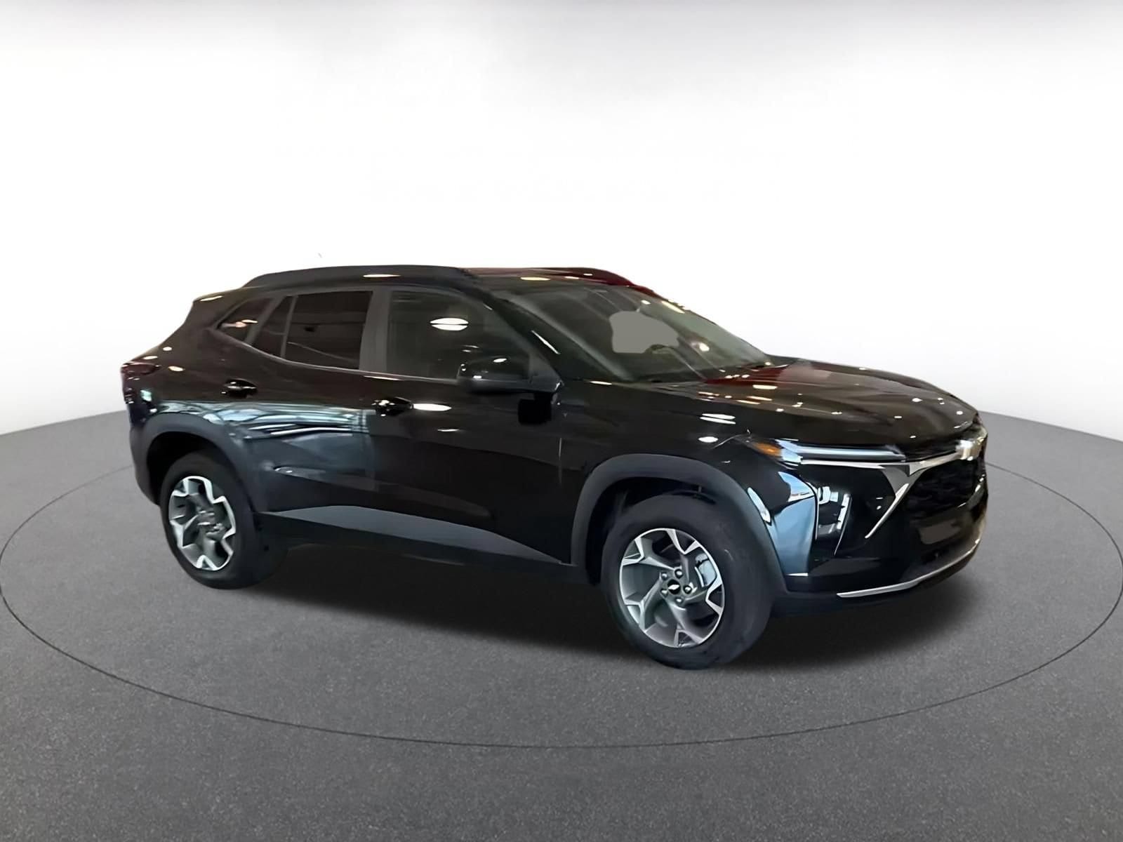 Thumbnail: 2025 Chevrolet Trax - 2