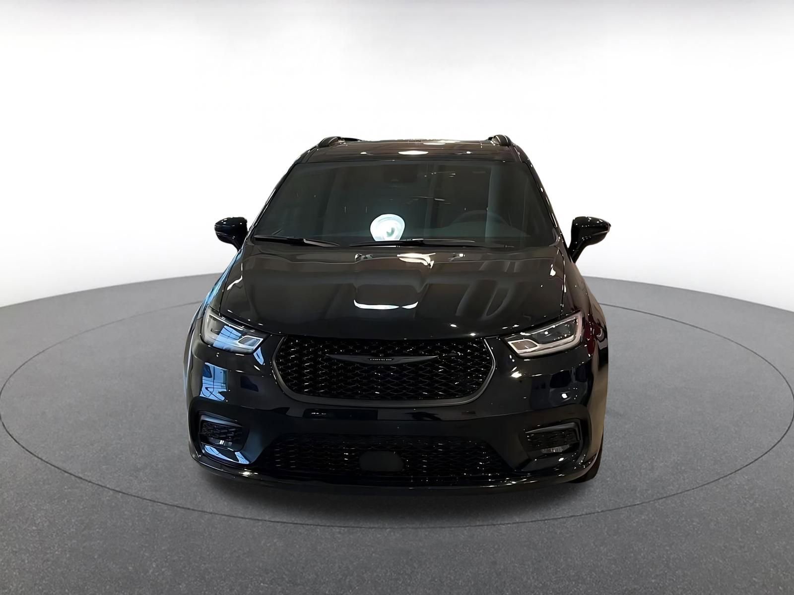 Thumbnail: 2025 Chrysler Pacifica - 4