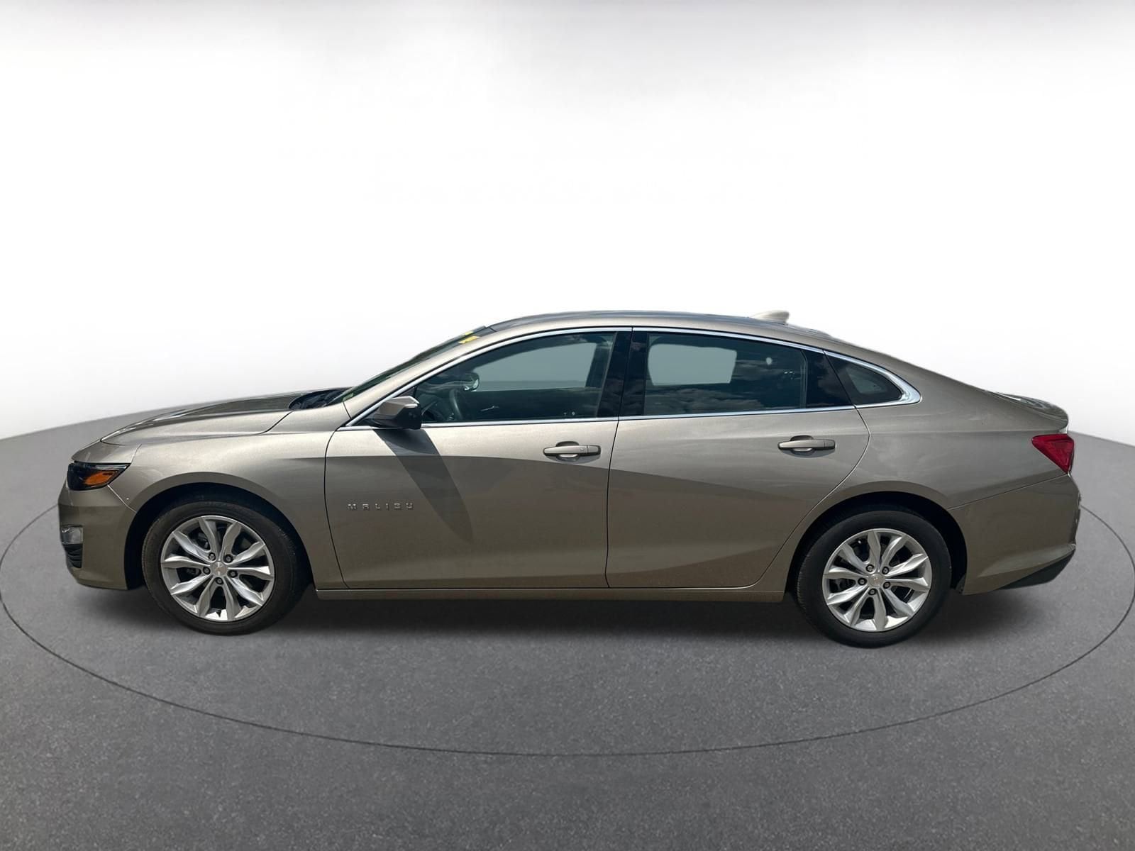 Thumbnail: 2024 Chevrolet Malibu - 4