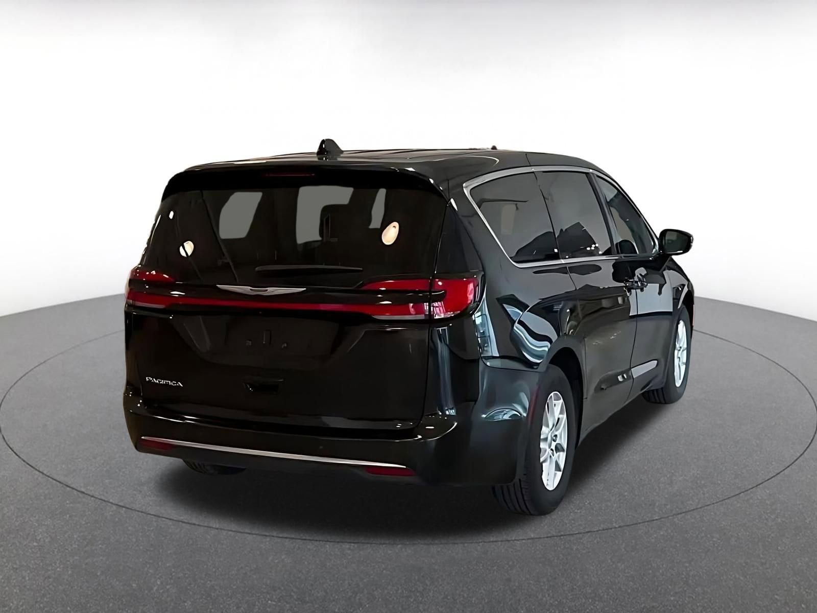 Thumbnail: 2024 Chrysler Pacifica - 15