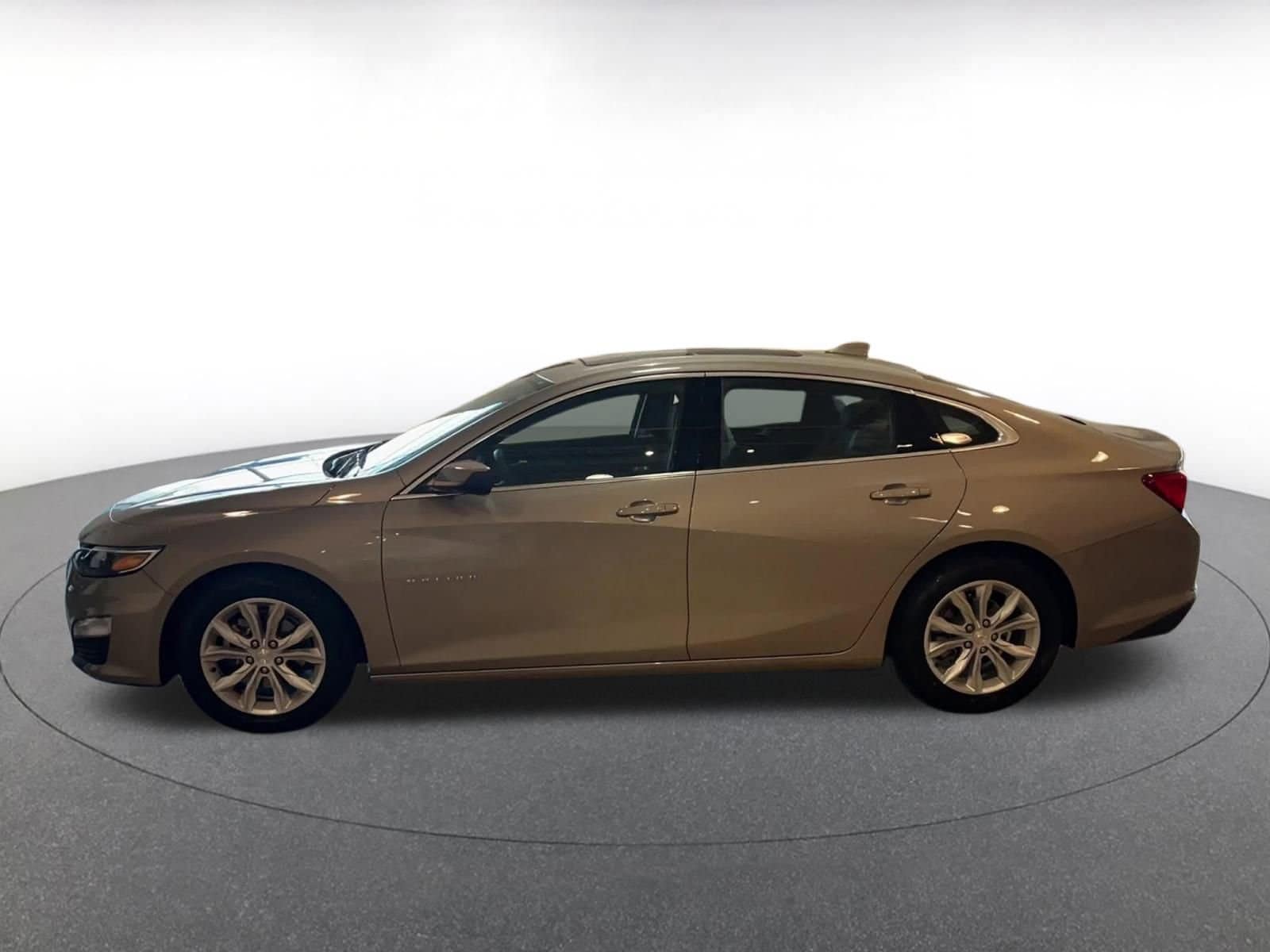 Thumbnail: 2024 Chevrolet Malibu - 9