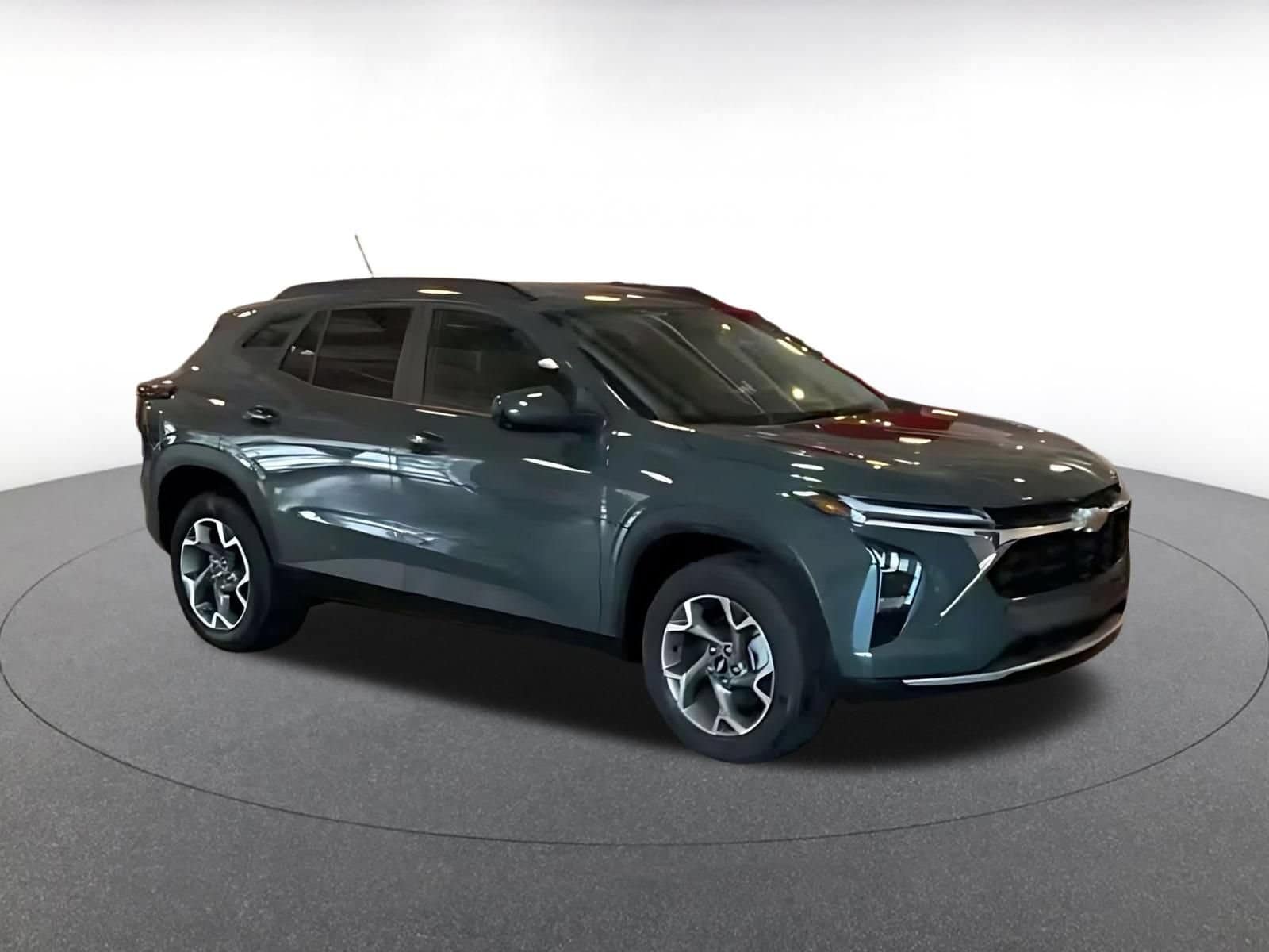 Thumbnail: 2025 Chevrolet Trax - 2