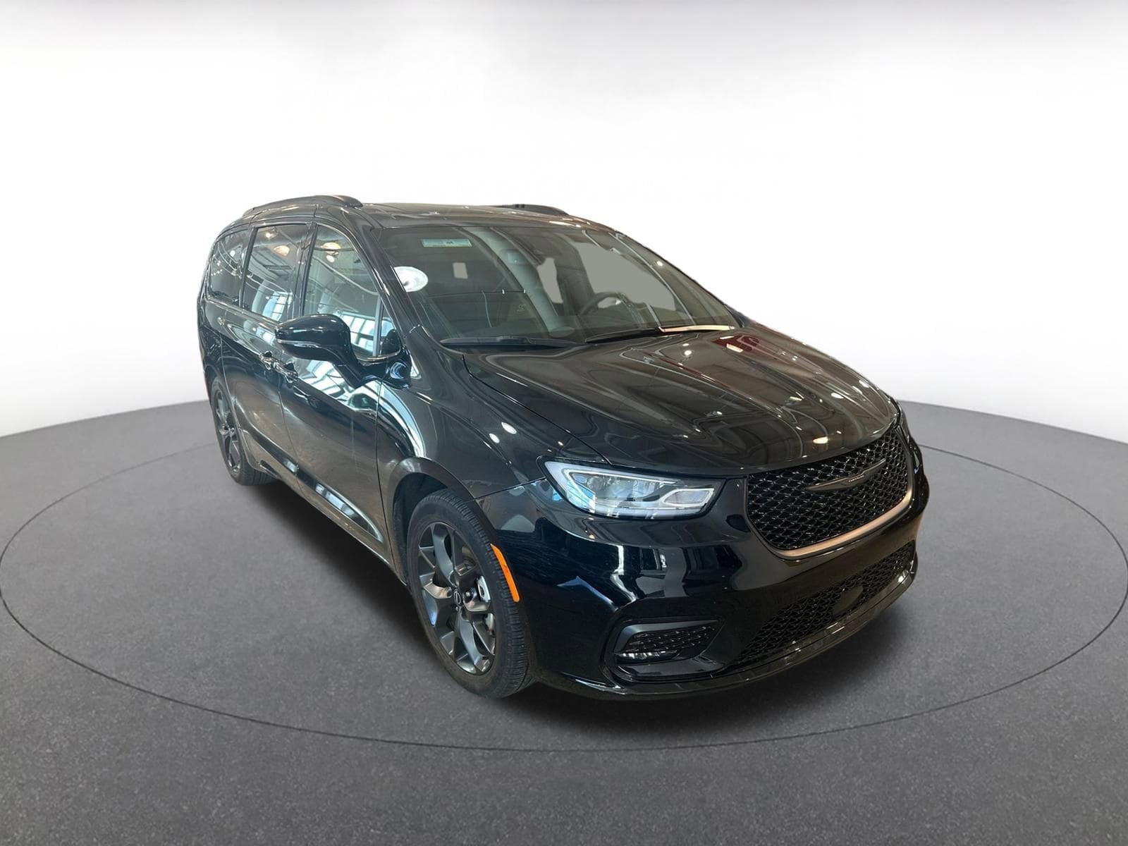 Thumbnail: 2025 Chrysler Pacifica - 1