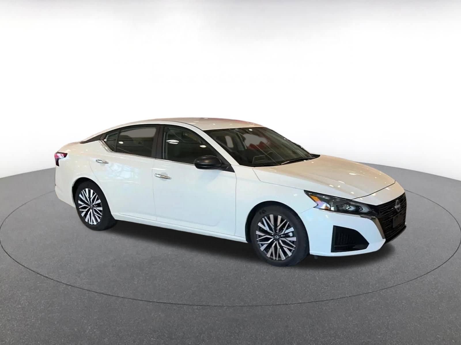 Thumbnail: 2025 Nissan Altima - 2