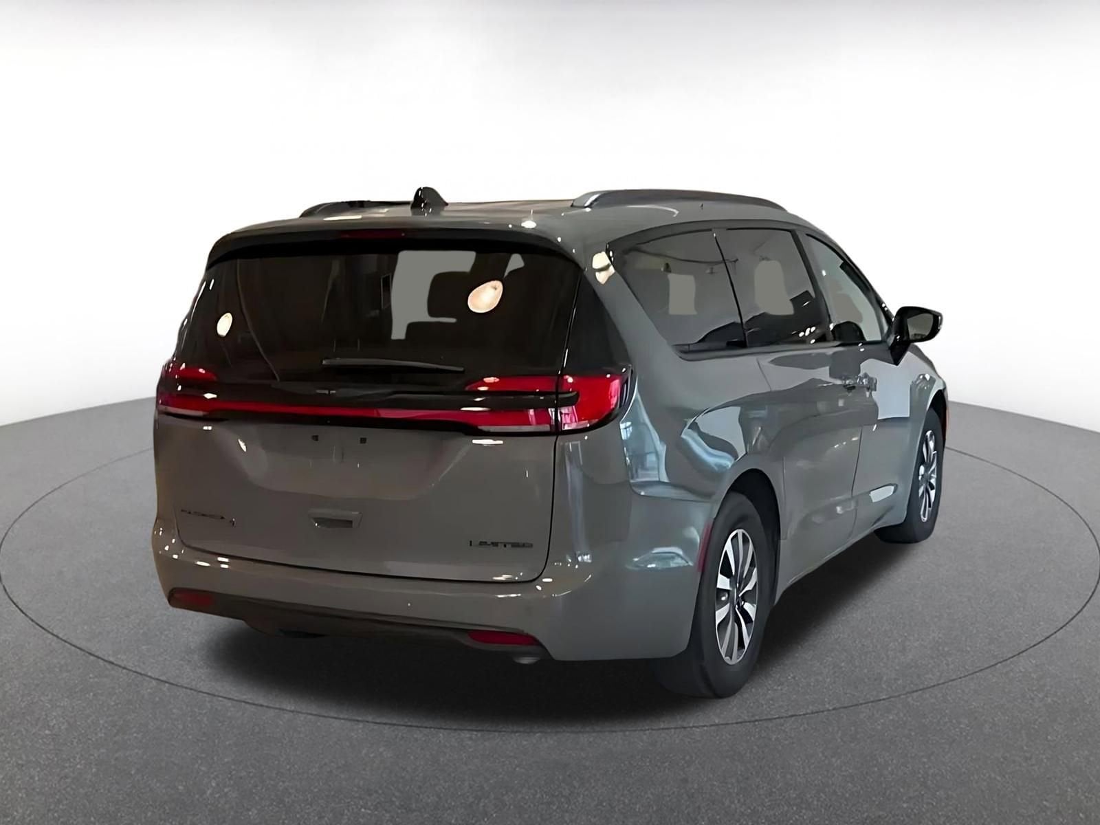 Thumbnail: 2025 Chrysler Pacifica - 14