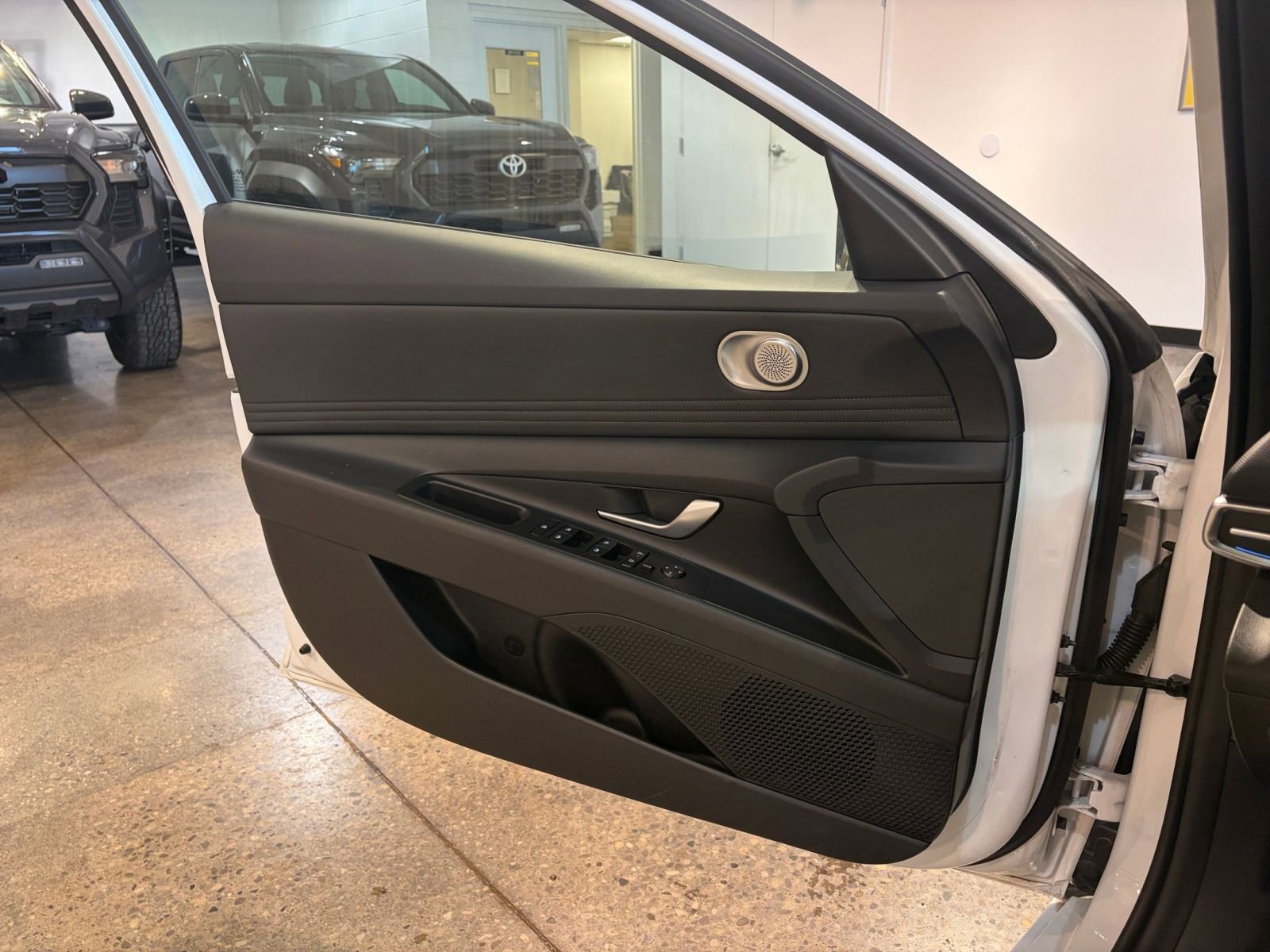 Thumbnail: 2025 Hyundai Elantra - 21