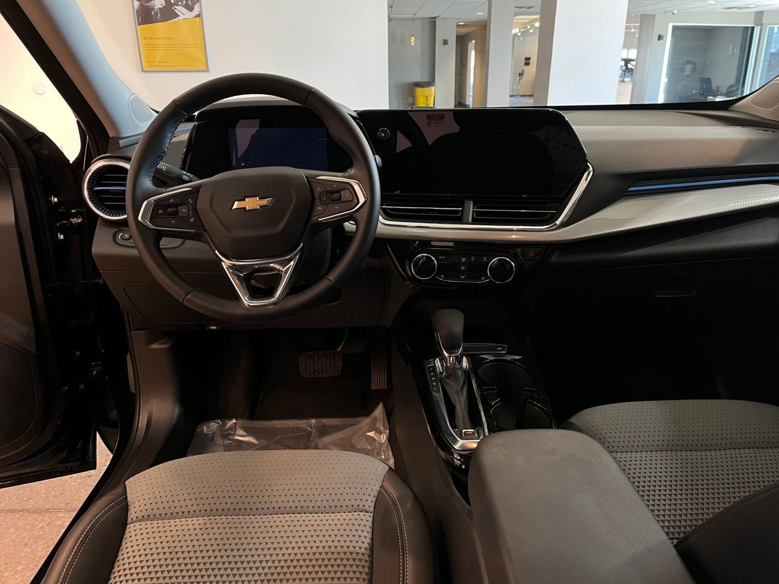 Thumbnail: 2025 Chevrolet Trax - 30