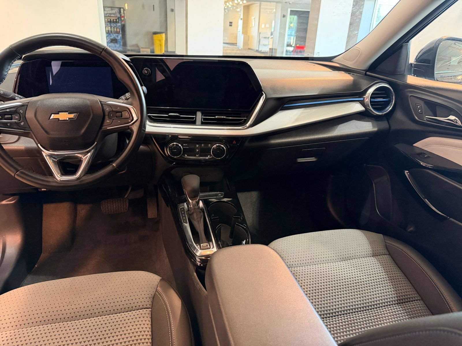 Thumbnail: 2025 Chevrolet Trax - 34