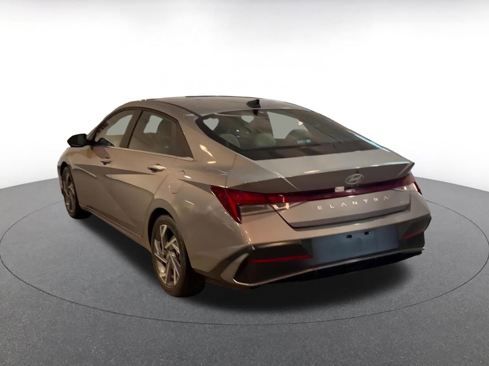 Thumbnail: 2025 Hyundai Elantra - 11