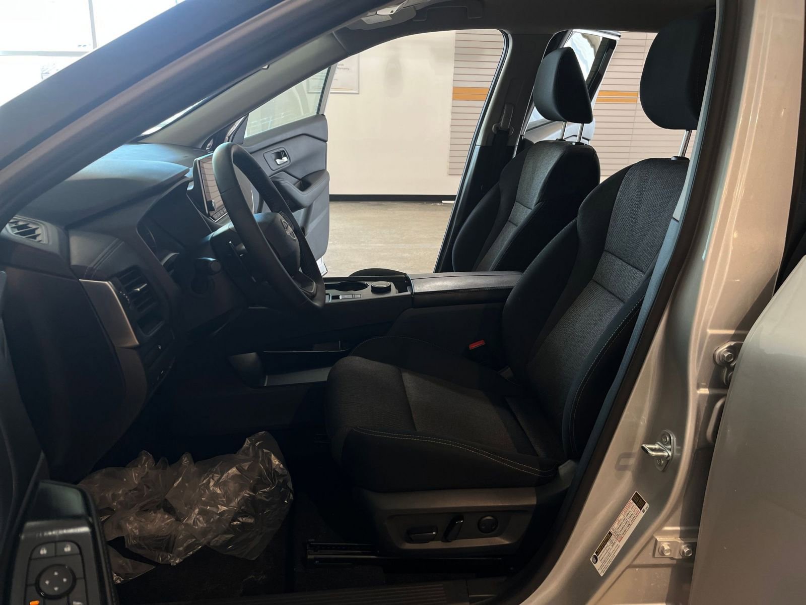 Thumbnail: 2025 Nissan Rogue - 28