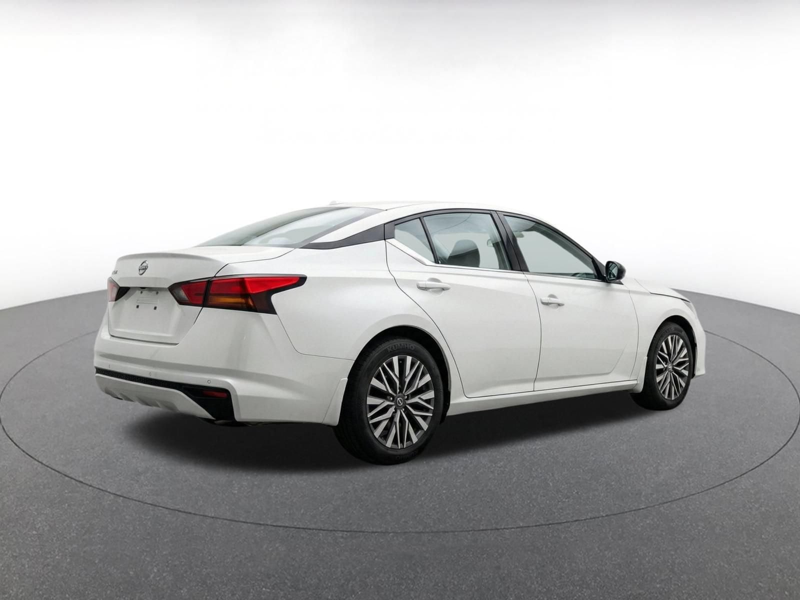 Thumbnail: 2025 Nissan Altima - 11