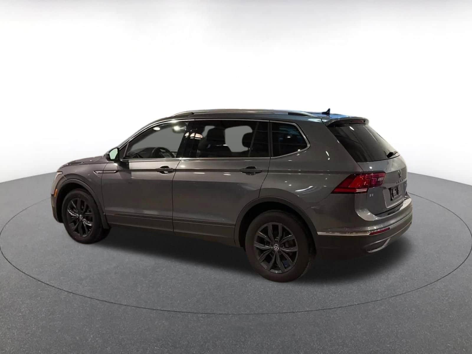 Thumbnail: 2024 Volkswagen Tiguan - 10