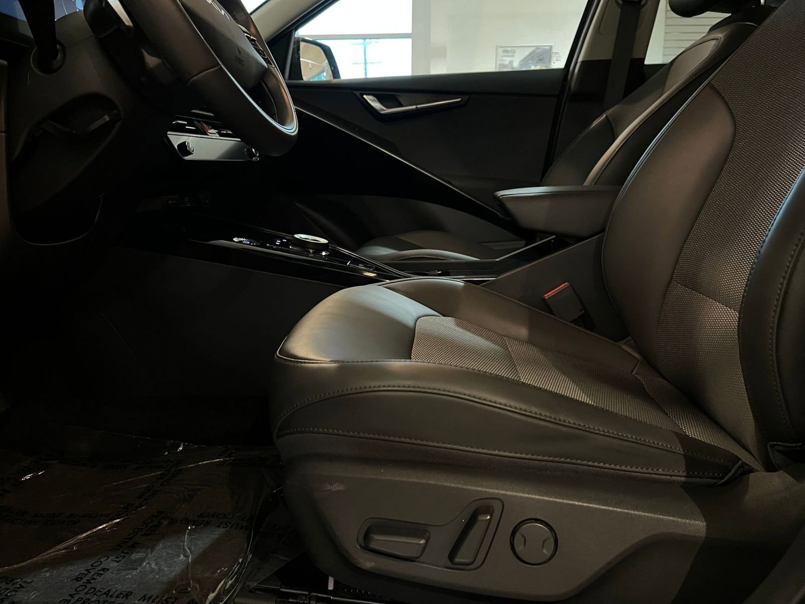 Thumbnail: 2023 Kia Niro - 28