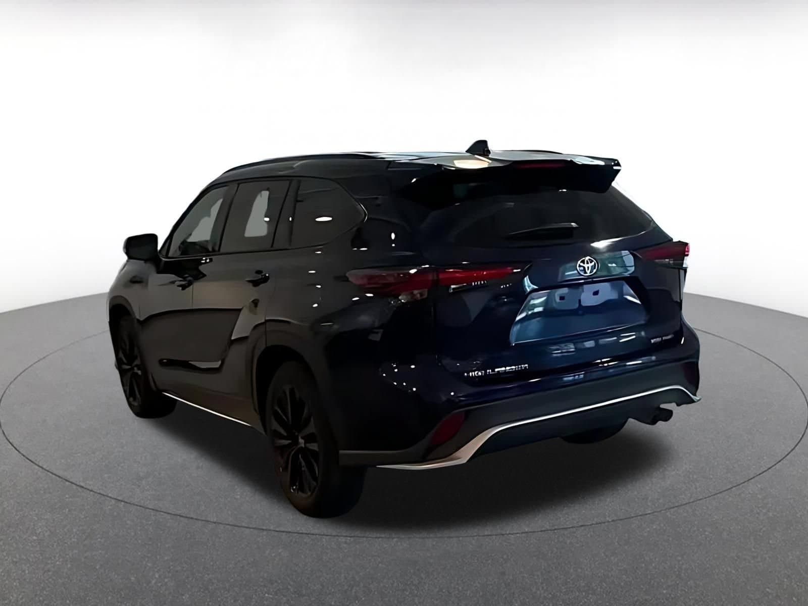 Thumbnail: 2025 Toyota Highlander - 11