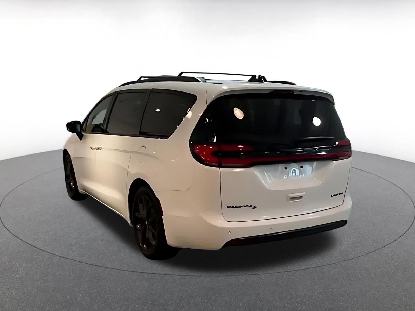 Thumbnail: 2025 Chrysler Pacifica - 11