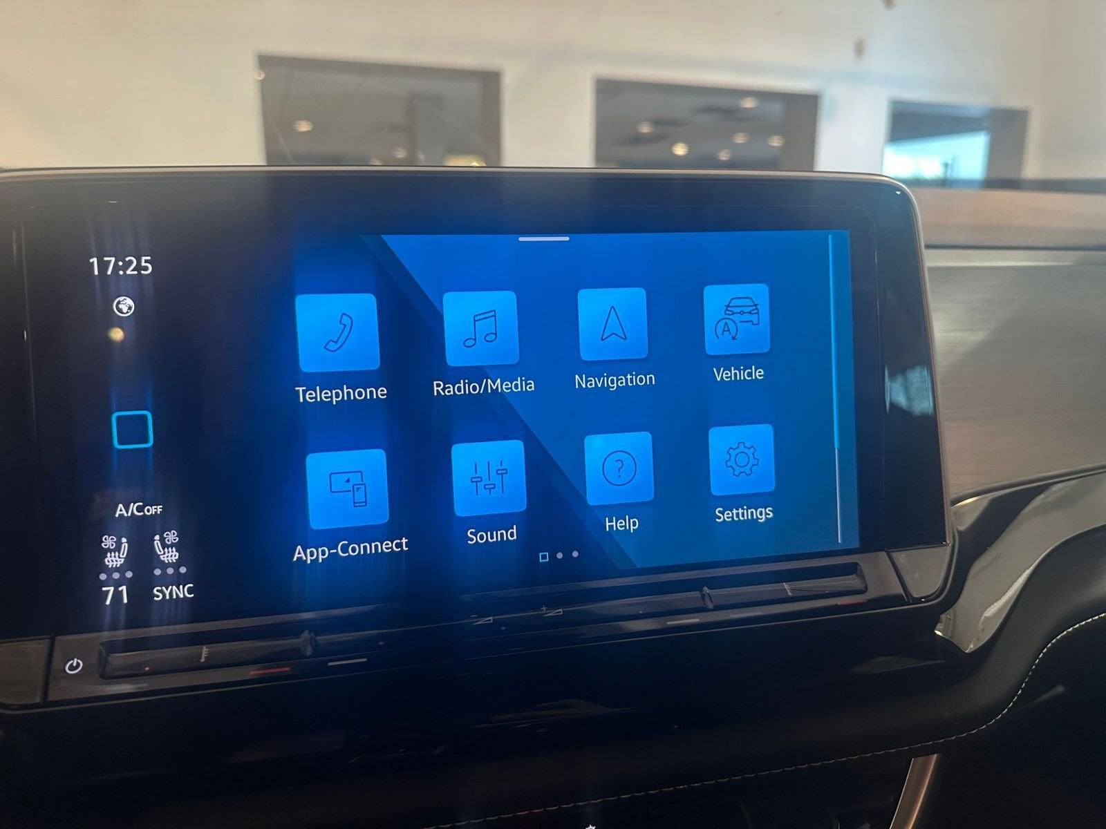 Thumbnail: 2025 Volkswagen Atlas - 21