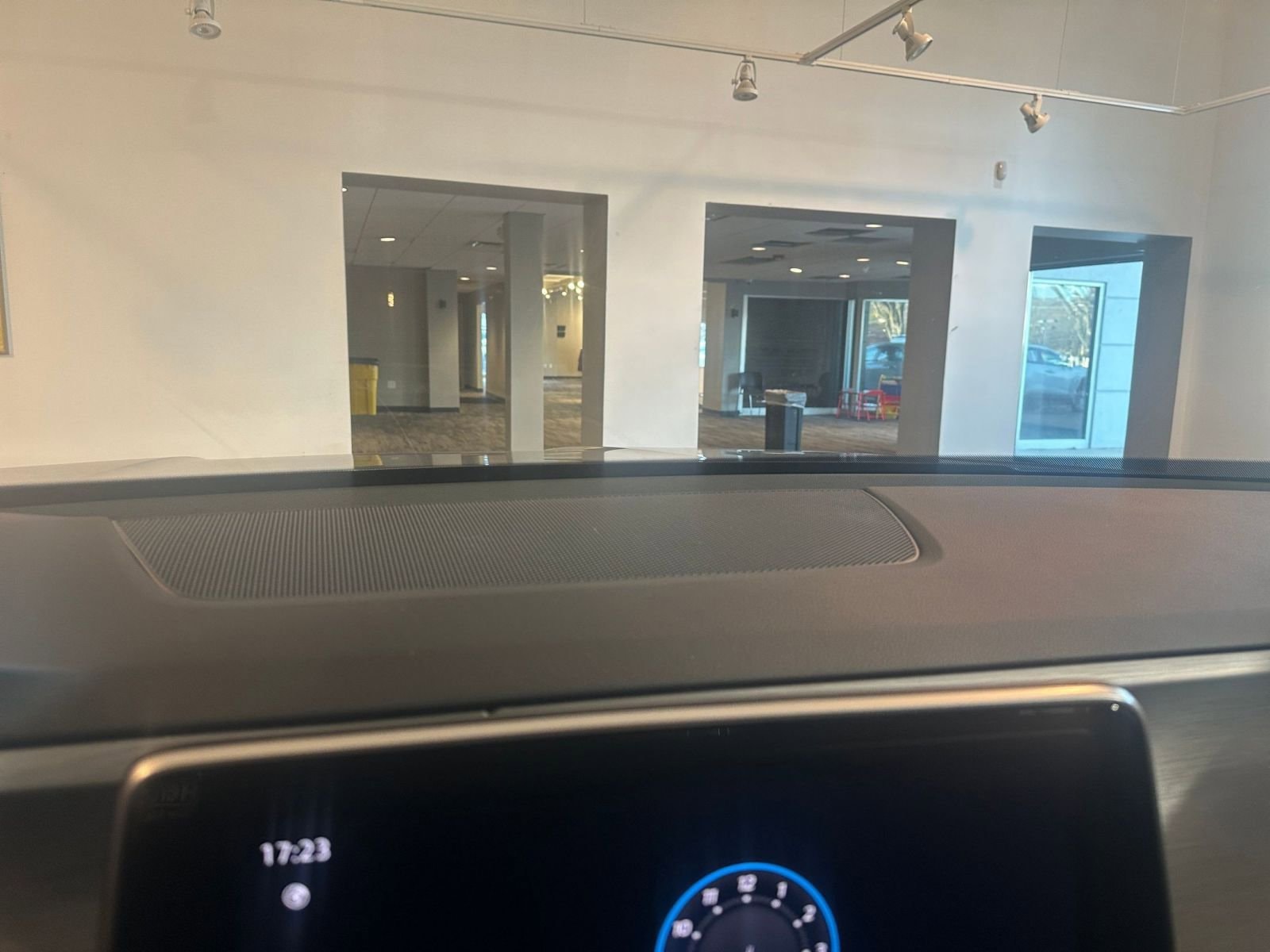 Thumbnail: 2025 Volkswagen Atlas - 18