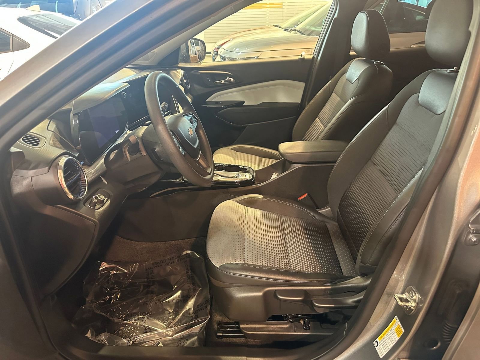 Thumbnail: 2025 Chevrolet Trax - 27