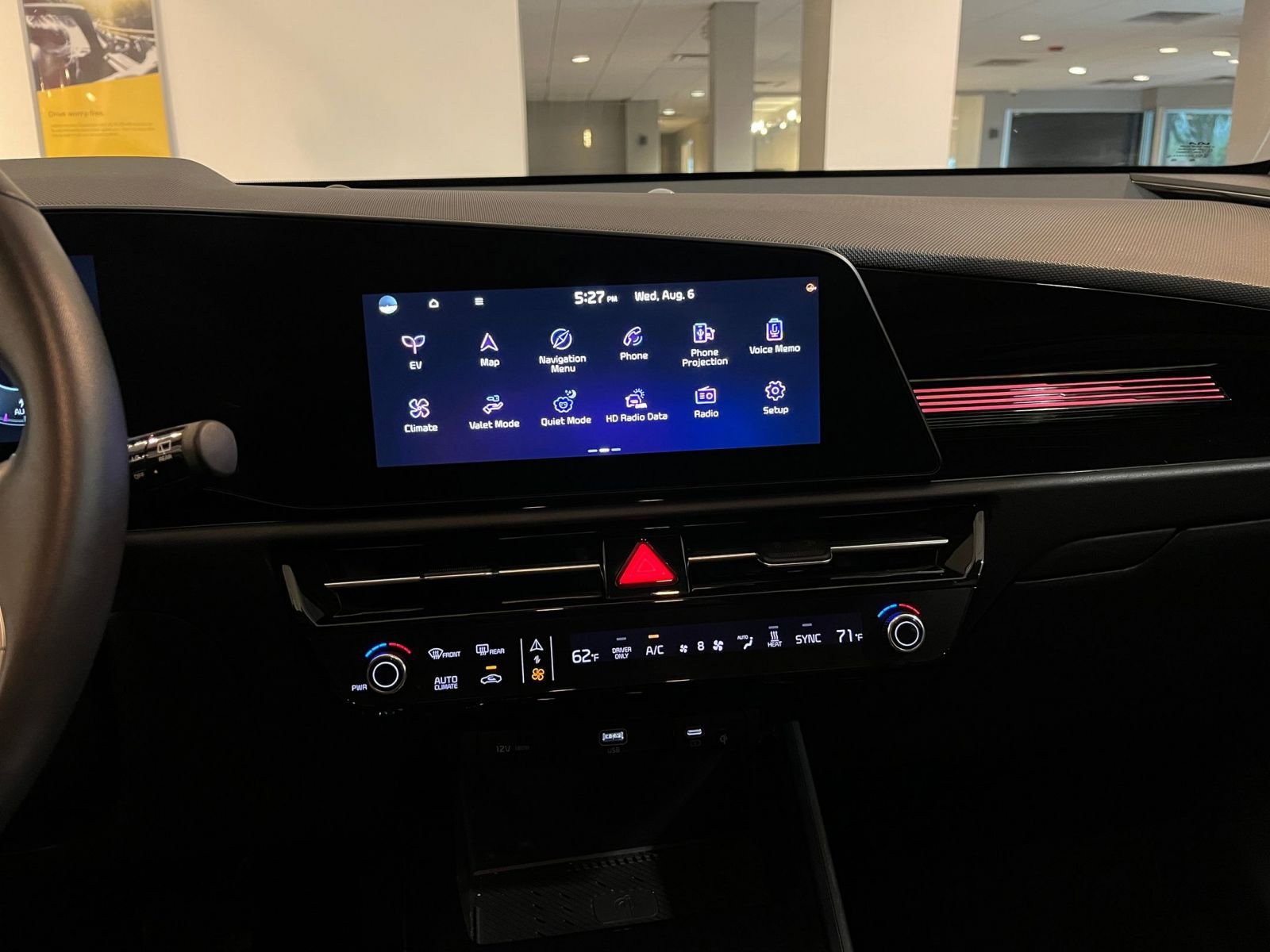 Thumbnail: 2023 Kia Niro - 25