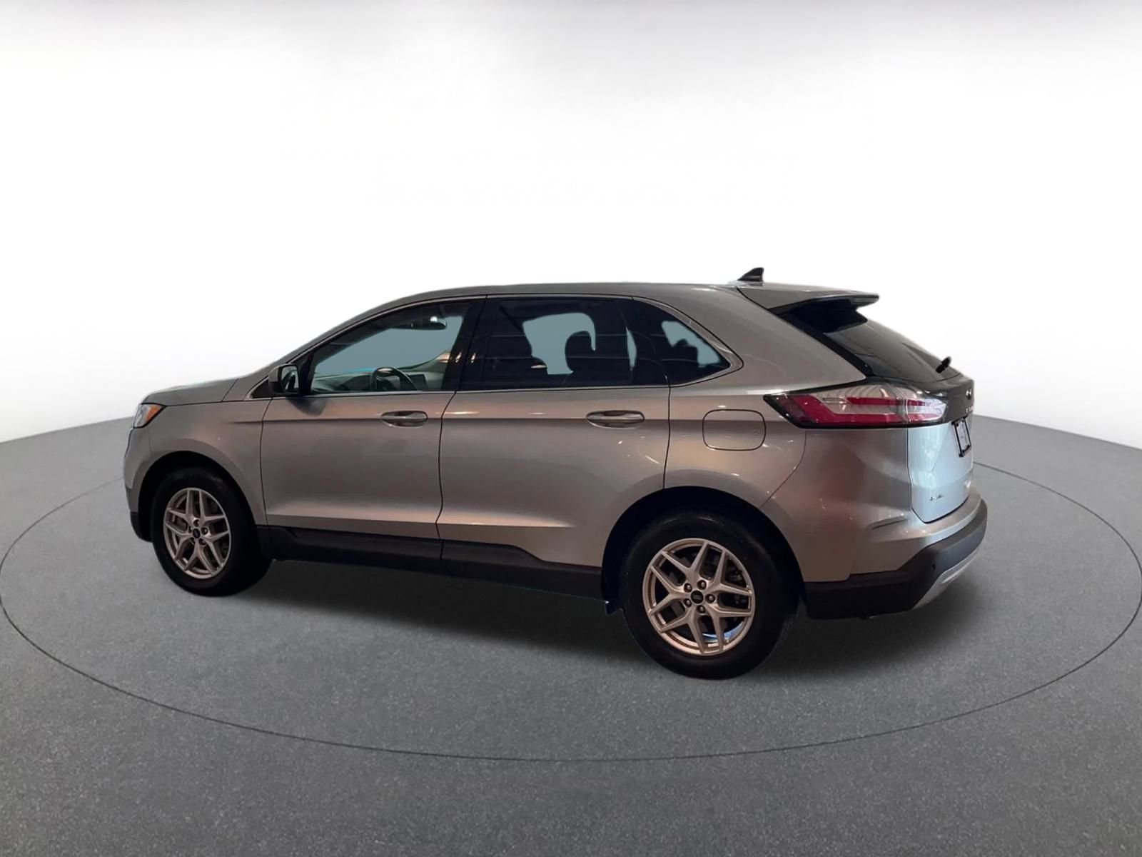 Thumbnail: 2023 Ford Edge - 10