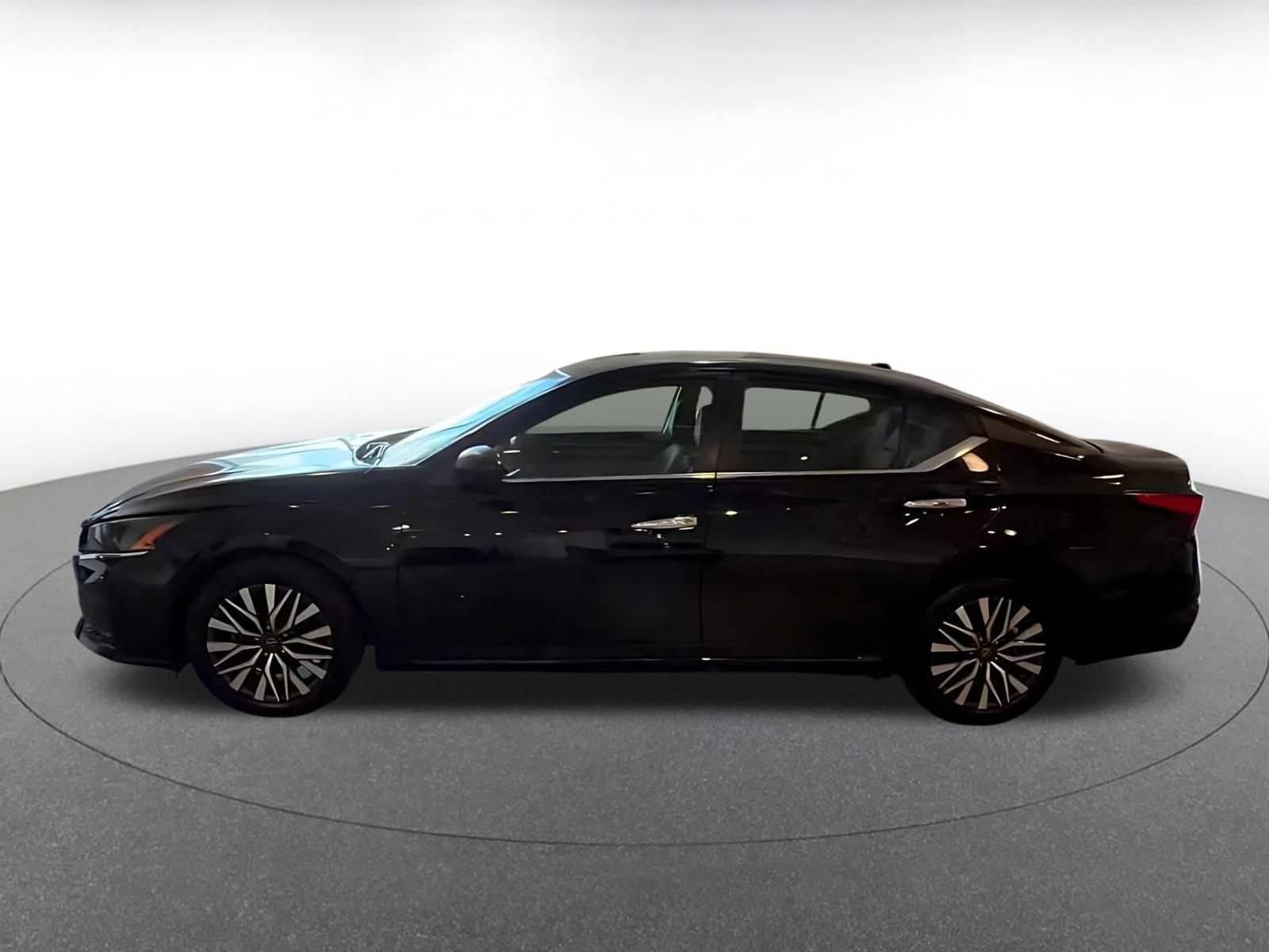Thumbnail: 2025 Nissan Altima - 8