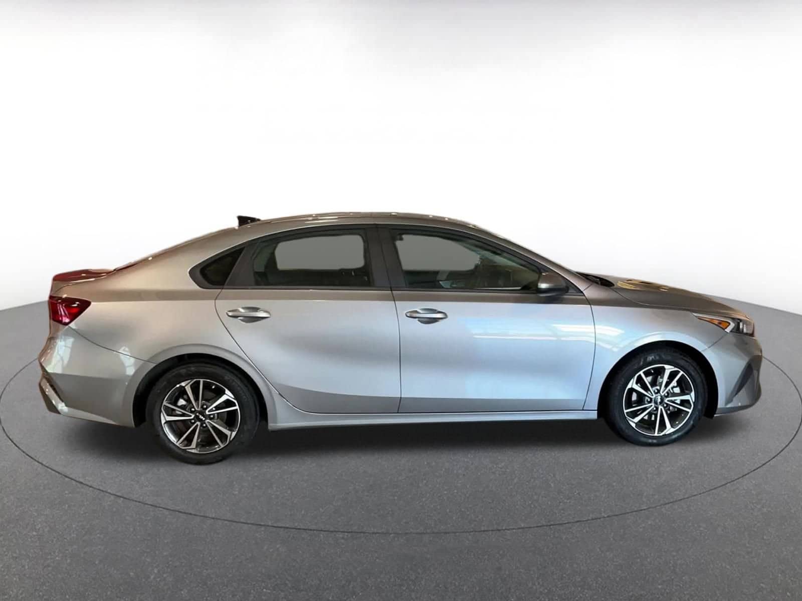 Thumbnail: 2024 Kia Forte - 16