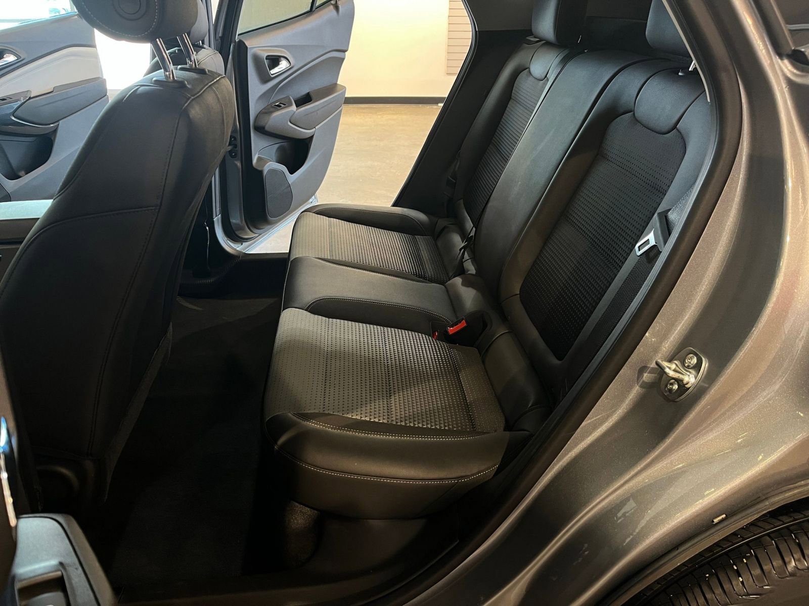 Thumbnail: 2025 Chevrolet Trax - 25