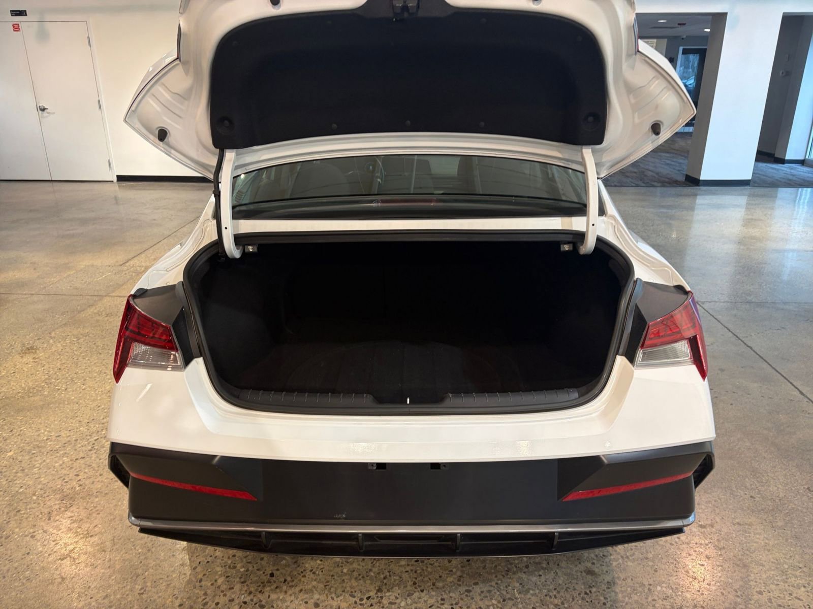 Thumbnail: 2025 Hyundai Elantra - 31