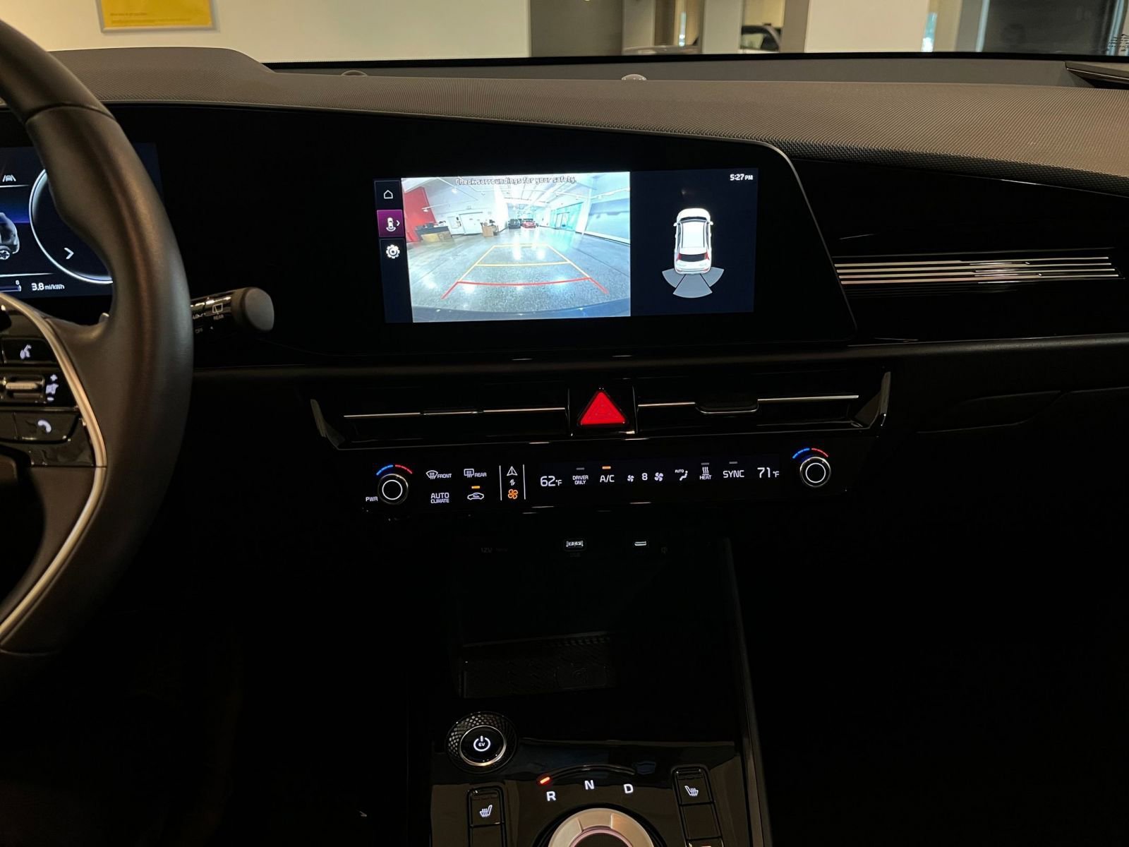 Thumbnail: 2023 Kia Niro - 17