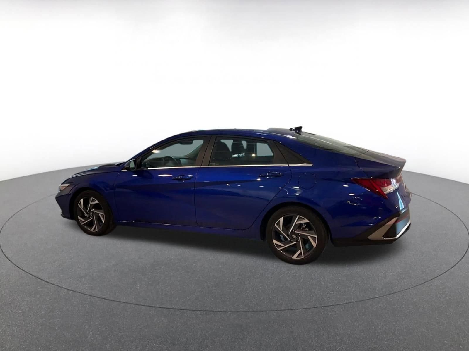 Thumbnail: 2025 Hyundai Elantra - 10