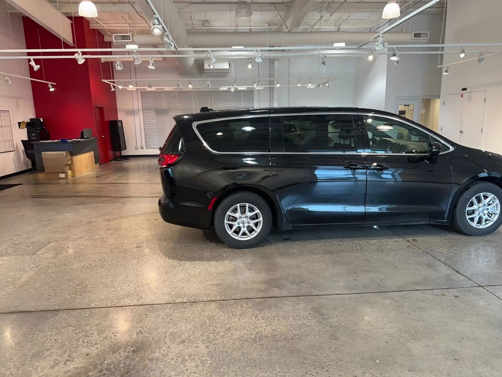 Thumbnail: 2025 Chrysler Pacifica - 16