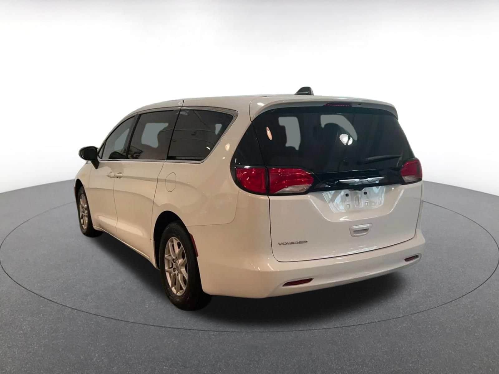 Thumbnail: 2024 Chrysler Voyager - 10