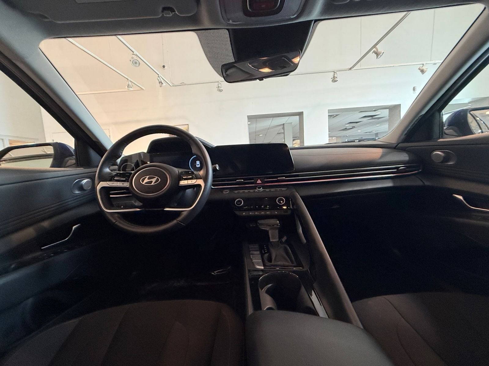 Thumbnail: 2025 Hyundai Elantra - 32