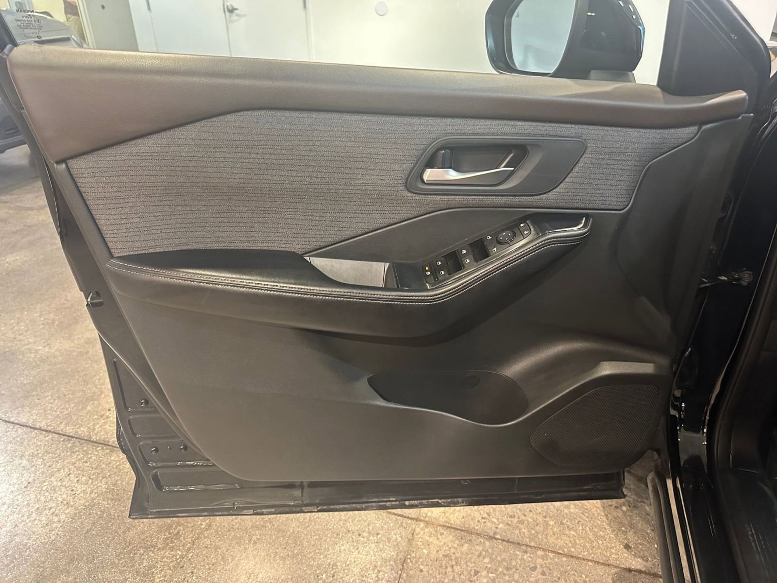 Thumbnail: 2023 Nissan Rogue - 20