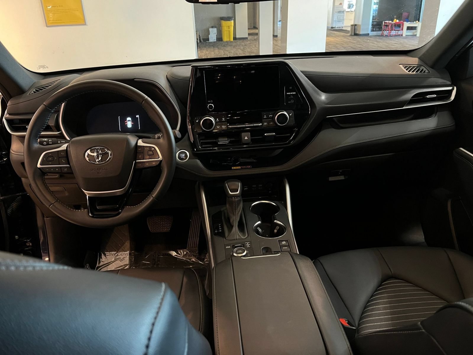 Thumbnail: 2025 Toyota Highlander - 31